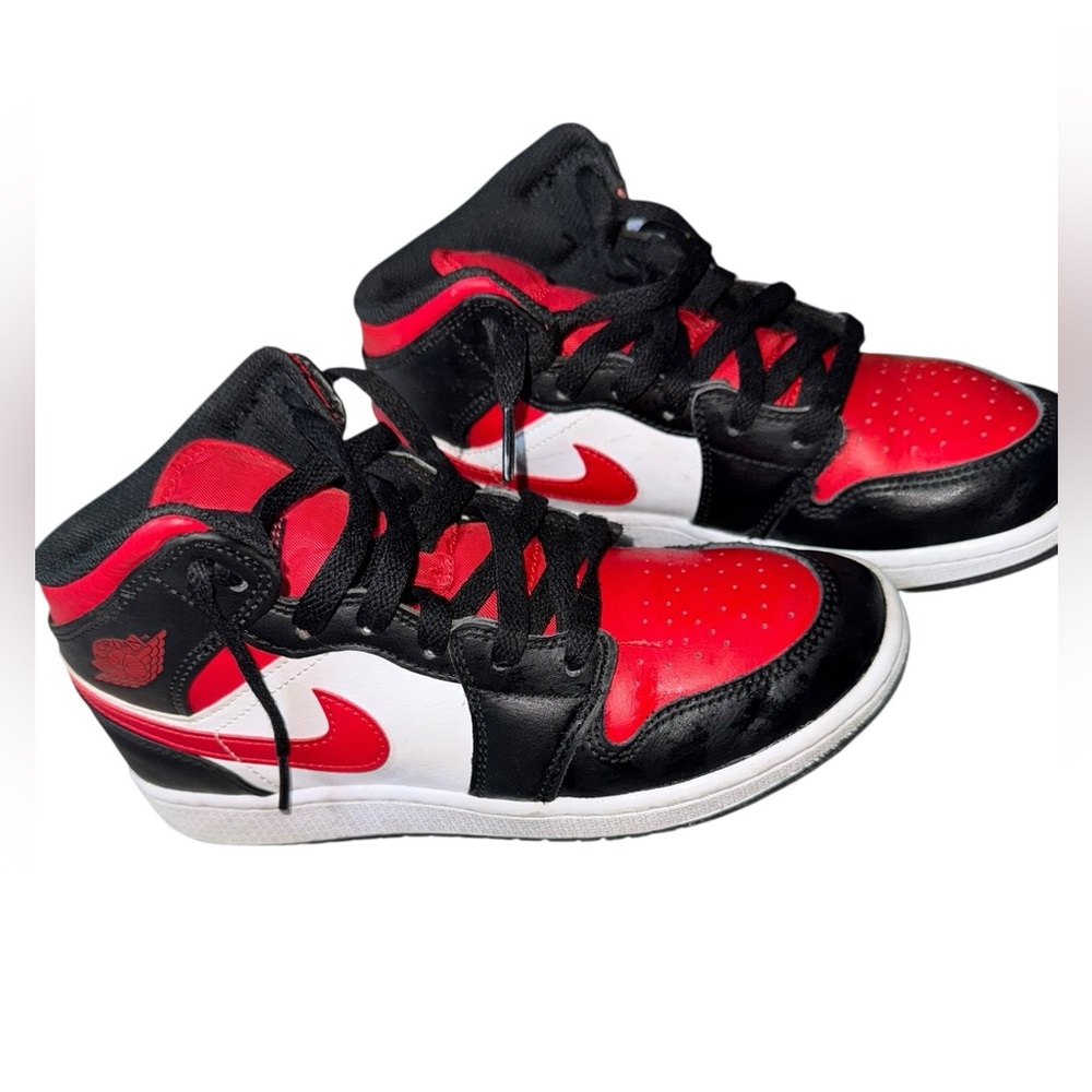 Nike Black and Red Sneakers High-Top Leather